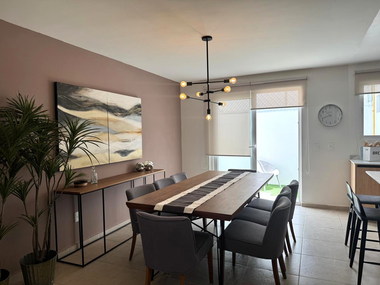 Casa nueva en VENTA en privado, con extraordinaria ubicación al norte de León, Gto. 